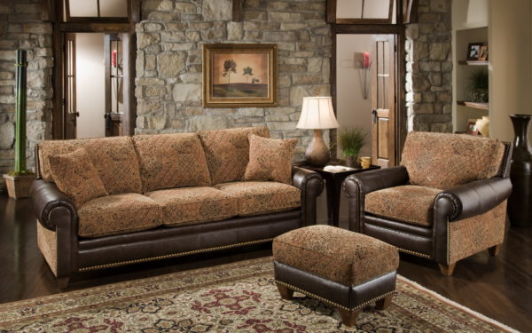 мягкий коричневый диван