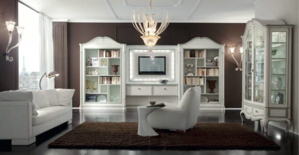модерн в дизайне гостиной дополненный светлым мебельным гарнитуром