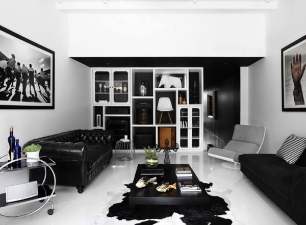 черная мебель с белыми оттенками в интерьере современной гостиной